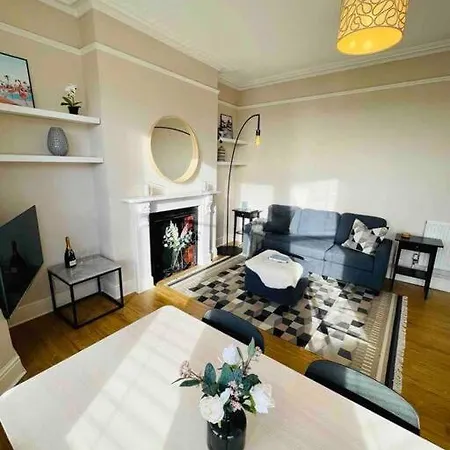 Bright, Spacious Apartment With Off-Road Parking Bath Exterior photo